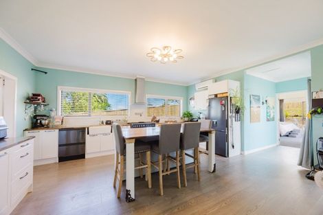 Photo of property in 20 Domain Road, Waipawa, 4210