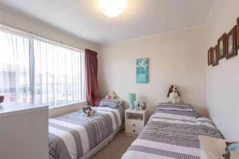 Photo of property in 4f2 Stewart Drive, Newlands, Wellington, 6037