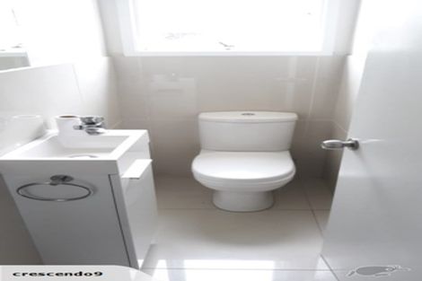 Photo of property in 5 Denver Avenue, Sunnyvale, Auckland, 0612