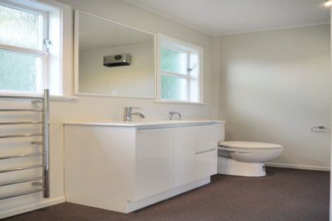 Photo of property in 34 Stewart Drive, Newlands, Wellington, 6037