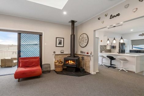 Photo of property in 72 Moeraki Road, Maoribank, Upper Hutt, 5018