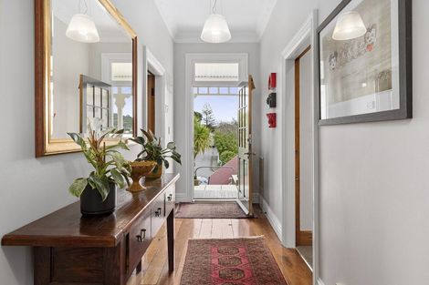 Photo of property in 16 Farm Road, Northland, Wellington, 6012