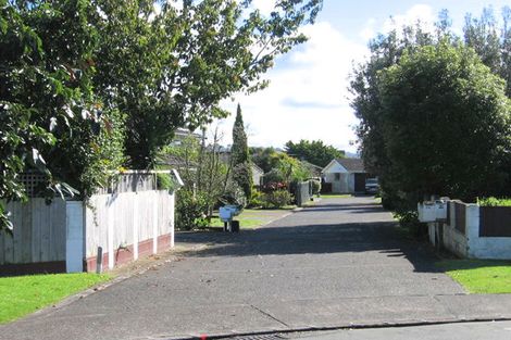 Photo of property in 17 Edgewater Grove, Orewa, 0931