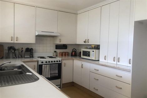 Photo of property in 95 Ocean View Road, Hillcrest, Auckland, 0627