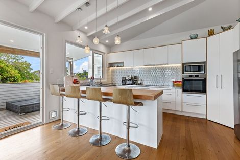 Photo of property in 34 Neil Avenue, Te Atatu Peninsula, Auckland, 0610