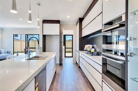 Photo of property in 1 Huahua Crescent, Papakura, 2110