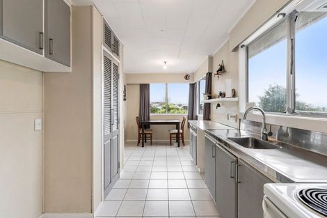 Photo of property in 14 Waari Avenue, Sunnyvale, Auckland, 0612