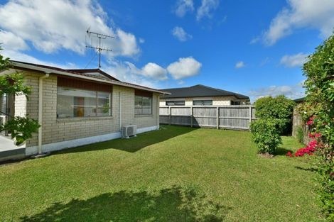 Photo of property in 2/26 Hatton Road, Orewa, 0931