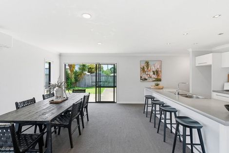 Photo of property in 5 Ella Place, Papamoa Beach, Papamoa, 3118