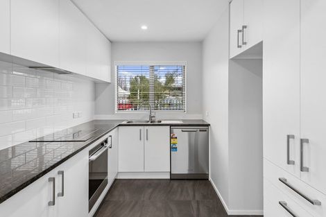 Photo of property in 2/155 Peterborough Street, Christchurch Central, Christchurch, 8013