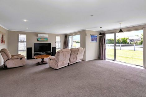 Photo of property in 20 Sando Way, One Tree Point, 0118