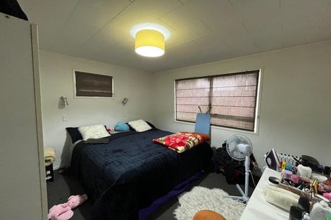 Photo of property in 16 Temuri Place, Glendene, Auckland, 0602