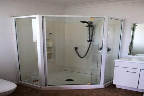 Photo of property in 211 Westchester Drive, Churton Park, Wellington, 6037