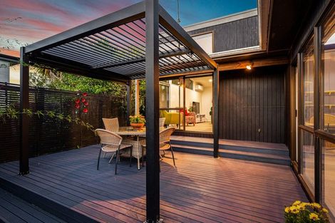 Photo of property in 8 Gregg Place, Sunnyvale, Auckland, 0612