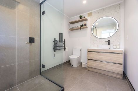 Photo of property in 60 Gatman Street, Birkdale, Auckland, 0626