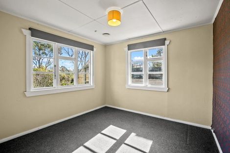 Photo of property in 8 Awanui Street, Merrilands, New Plymouth, 4312