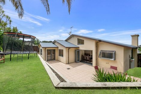 Photo of property in 11 Fairchild Avenue, Goodwood Heights, Auckland, 2105