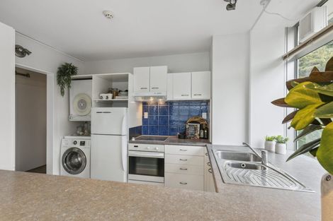 Photo of property in Jerningham Apartments, 20 Oriental Terrace, Oriental Bay, Wellington, 6011