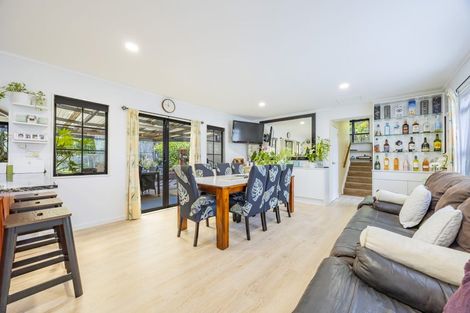 Photo of property in 21 Tyrico Close, Unsworth Heights, Auckland, 0632