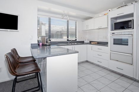 Photo of property in 156 Marine Parade, Mount Maunganui, 3116