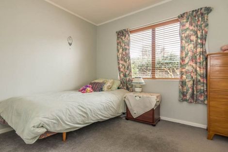 Photo of property in 28 Neil Avenue, Te Atatu Peninsula, Auckland, 0610