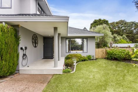 Photo of property in 12 La Roche Place, Northcote, Auckland, 0627