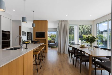 Photo of property in 52 Walton Street, Red Beach, 0932