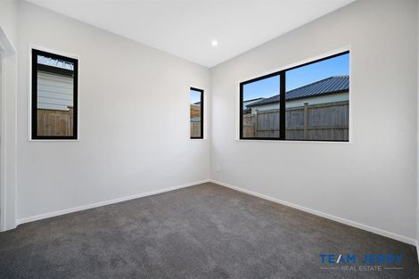 Photo of property in 43 Tributary Parade, Karaka, 2113