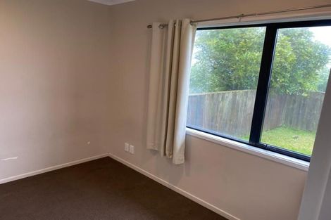 Photo of property in 8 Chetwode Grove, Newlands, Wellington, 6037