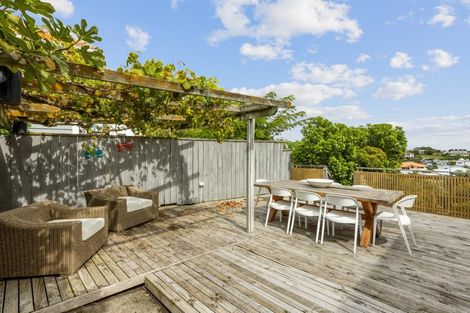 Photo of property in 18 Cobden Road, Bluff Hill, Napier, 4110