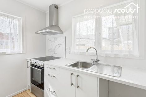 Photo of property in 16 Serjeant Street, Henderson, Auckland, 0612