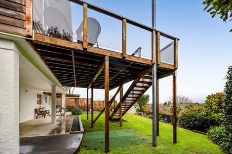 Photo of property in 21 Longview Drive, Merrilands, New Plymouth, 4312