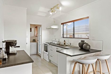 Photo of property in 15 Margan Avenue, New Lynn, Auckland, 0600