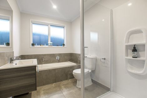 Photo of property in 8 Tahuna Minhinnick Drive, Glenbrook, 2681