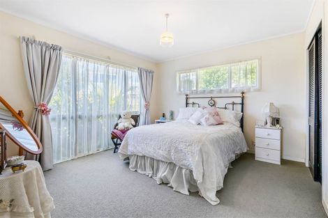 Photo of property in 101 Colwill Road, Massey, Auckland, 0614