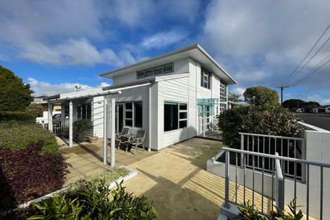 Photo of property in 22 Oriental Street, Welbourn, New Plymouth, 4312