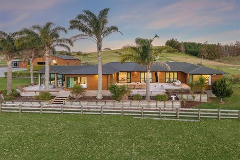 Photo of property in 883 Peak Road, Helensville, 0875