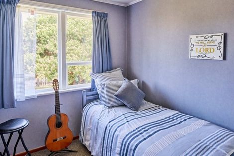 Photo of property in 9 Falcon Street, Cannons Creek, Porirua, 5024