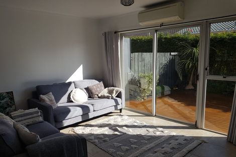 Photo of property in 4/5 Glen Road, Browns Bay, Auckland, 0630