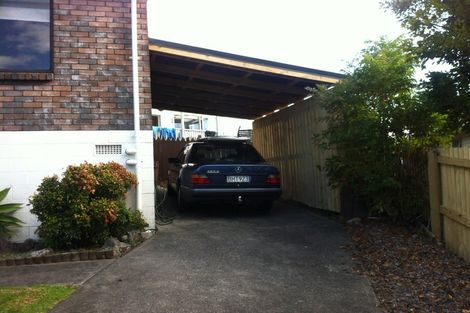 Photo of property in 2/138 Sunset Road, Unsworth Heights, Auckland, 0632