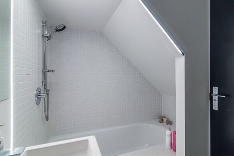 Photo of property in 64a Orangi Kaupapa Road, Northland, Wellington, 6012