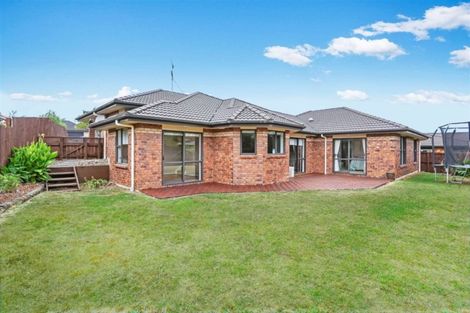 Photo of property in 11 Ina Ville Drive, Pukekohe, 2120