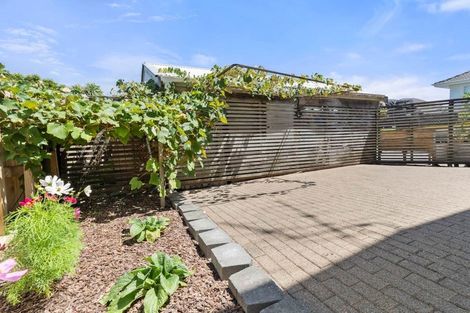 Photo of property in 1/230 East Coast Road, Forrest Hill, Auckland, 0620