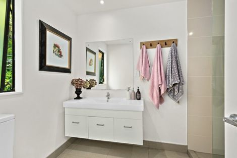 Photo of property in 12 Riverside Drive, Point Wells, 0986