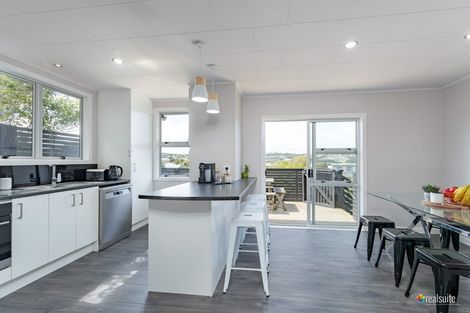 Photo of property in 114 Te Pene Avenue, Titahi Bay, Porirua, 5022