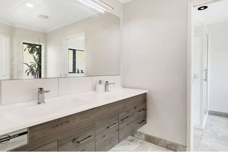 Photo of property in 117 Queen Charlotte Drive, Aotea, Porirua, 5024