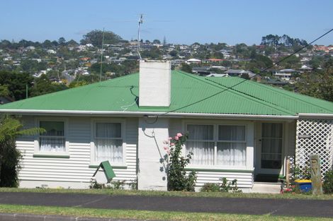 Photo of property in 6 Scarboro Terrace, Murrays Bay, Auckland, 0630
