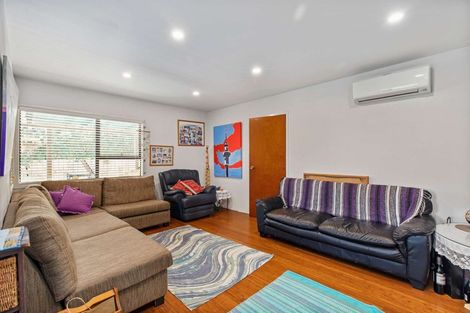 Photo of property in 48 Beach Road, Te Atatu Peninsula, Auckland, 0610