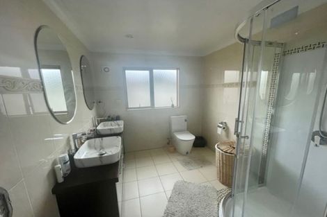 Photo of property in 28 Kaseng Place, East Tamaki Heights, Auckland, 2016