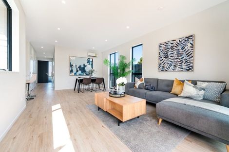 Photo of property in 7/90 Picasso Drive, West Harbour, Auckland, 0618